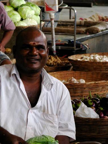 Un étal de marché : l'offre et la demande s'y rencontrent directement